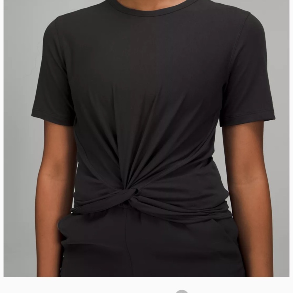 Lululemon Crescent Short Sleeve T-shirt size 10.